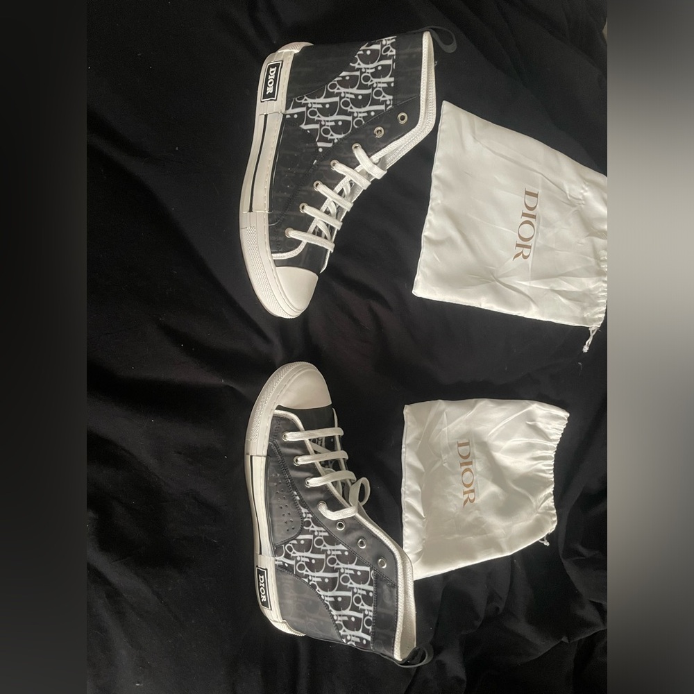 Dior men’s B23 high top size 10 US, size 43 EU. 
Never been worn.